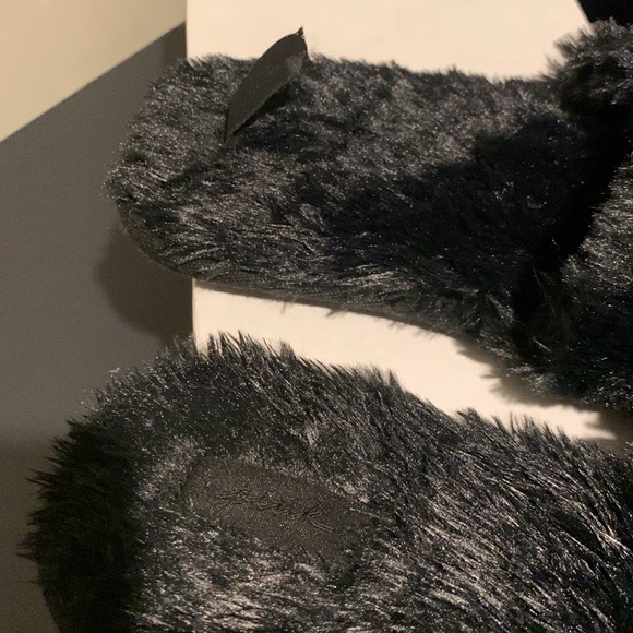 PINK FROM VICTORIA’S SECRET SLIPPERS - Black Faux Fur (New Without Tags) - Picture 8 of 10